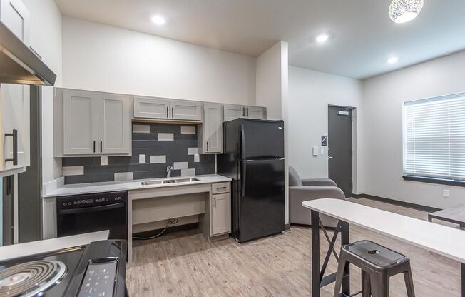 1 bed, 1 bath, 622 sqft, $1,665, Unit 102 [Furnished]