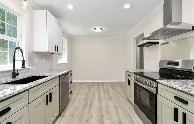 Brick Ranch w/Great Yard! Minutes From Uptown Charlotte!