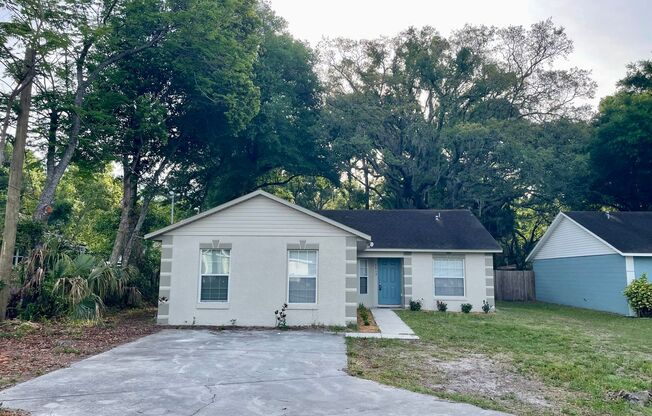 4BD/2.5BA Single-Family Home in Lockhart!