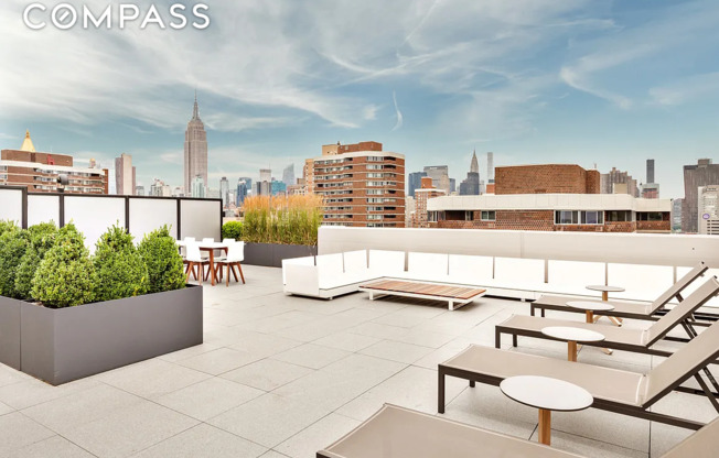 1 bed, 1 bath, 729 sqft, $5,350, Unit 10G
