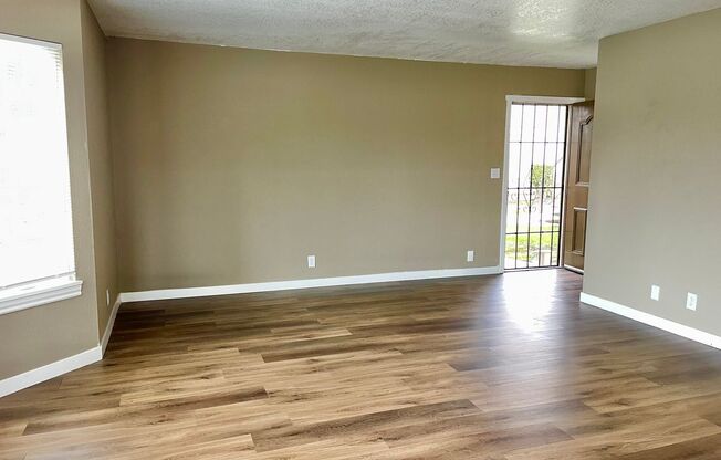 2 beds, 1 bath, $1,875, Unit # 3