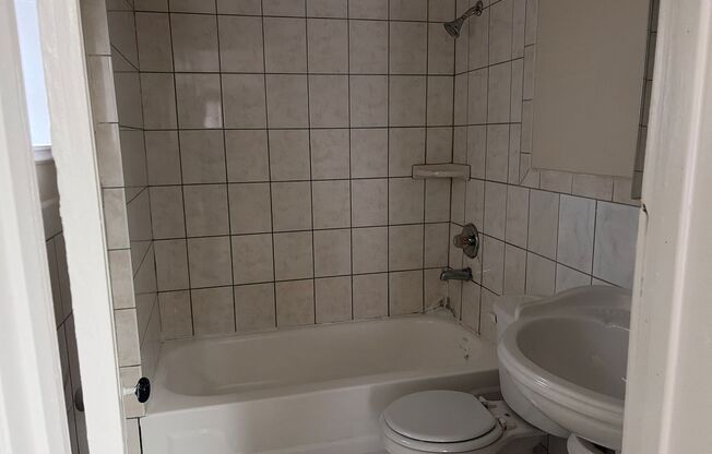 1115 W 19th Place