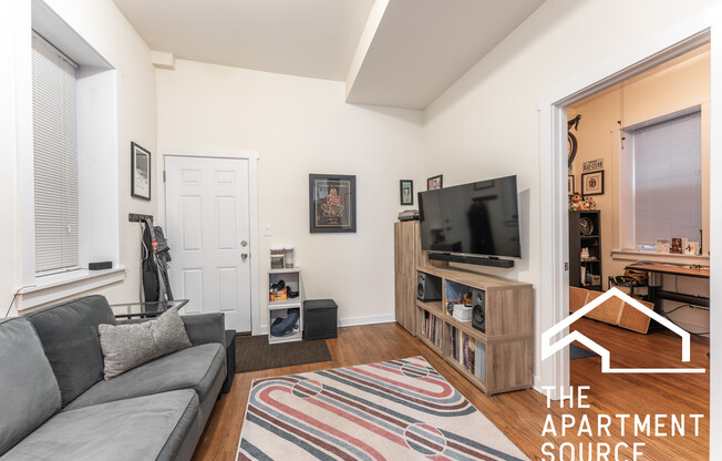2146 W Chicago Ave F2