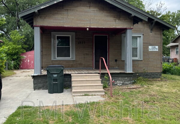 1937 N FAIRVIEW
