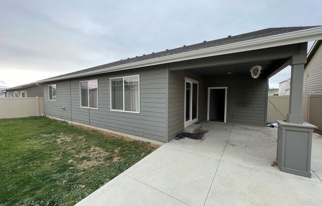 3 beds, 2 baths, $2,595