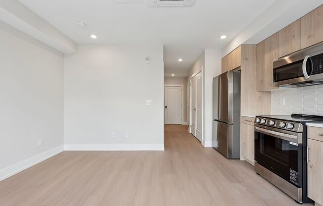 Studio, 1 bath, 398 sqft, $1,555, Unit Unit 734