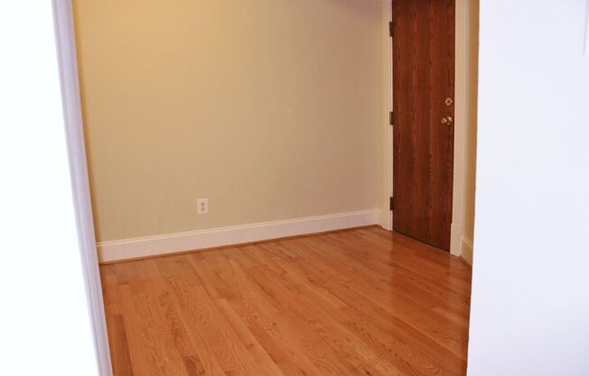 3 beds, 2 baths, $5,250, Unit 205