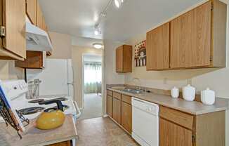 Ridge and Shores Kitchen Apartments in Federal Way, WA