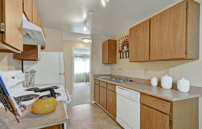 Ridge and Shores Kitchen Apartments in Federal Way, WA