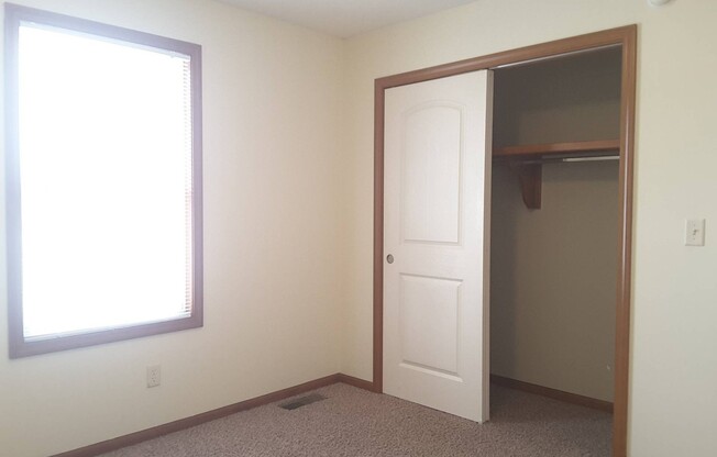 2 beds, 1 bath, $925