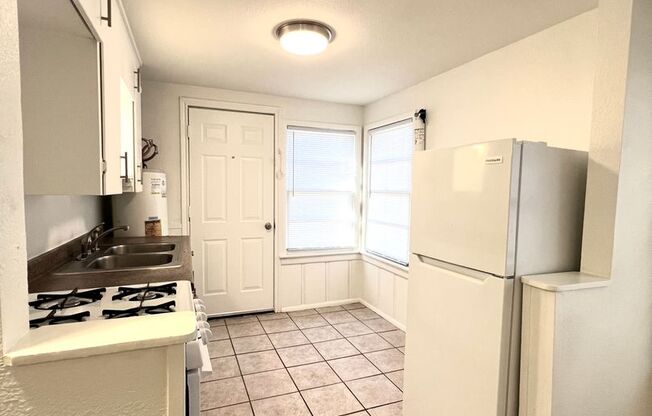 Studio, 1 bath, $815, Unit CARBACK