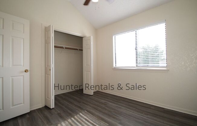 3 beds, 2 baths, $1,275