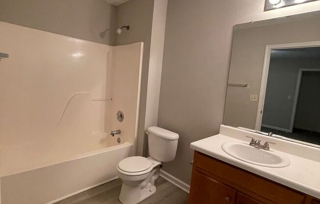 2 bedroom, 2 bath quadplex in downtown Douglasville. Convenient to downtown amenities. Great roommate plan.