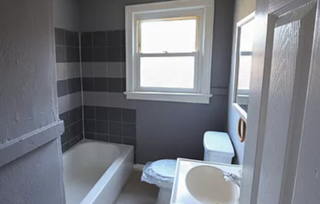 2 bed, 2 bath in Fulton county!