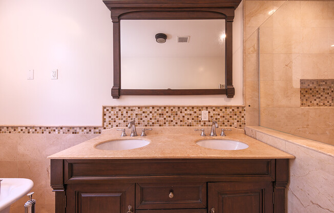 116 W 118 ST