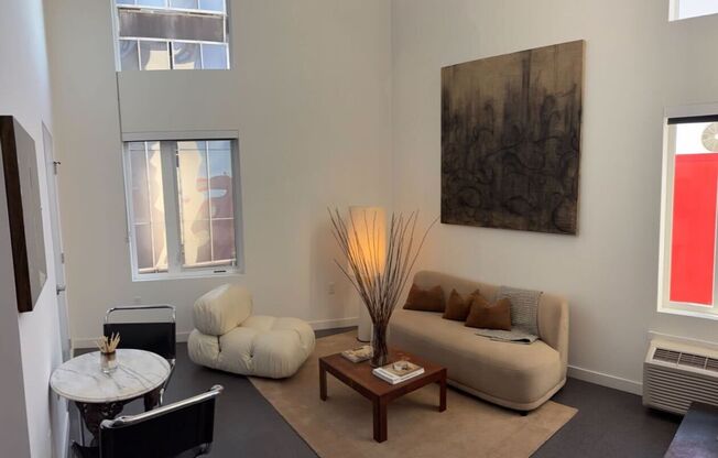 1 bed, 1 bath, 650 sqft, $2,375, Unit 607