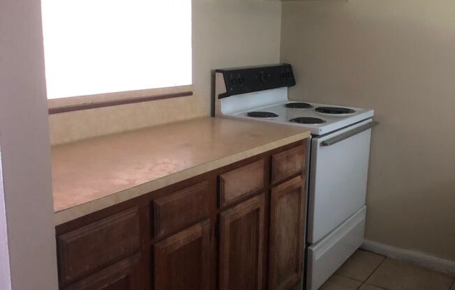 1 bed, 1 bath, 800 sqft, $600, Unit D