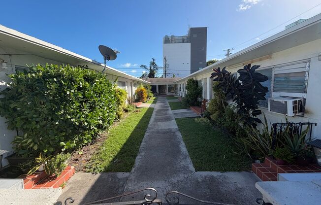 Studio - Centrally located- Walking distance to Brickell!