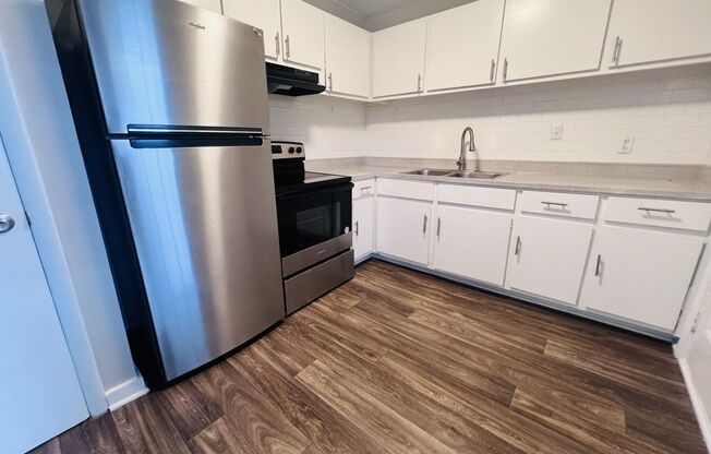 1 bed, 1 bath, 700 sqft, $1,149, Unit B01