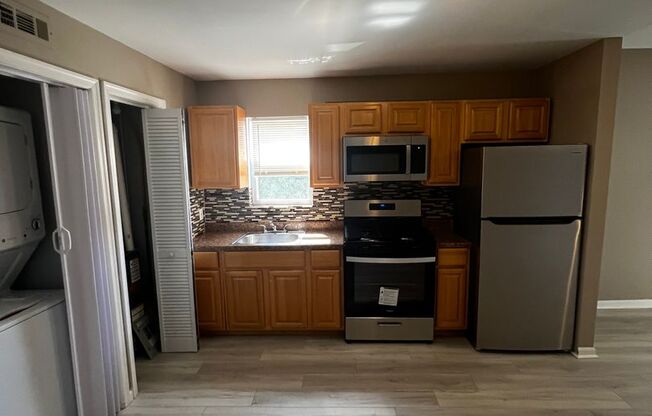 2 beds, 1 bath, 800 sqft, $1,250, Unit 2