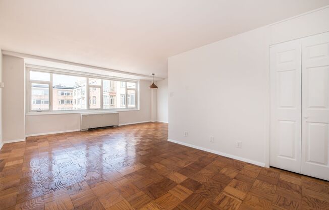 Spacious, Bright 1 Bed 1 Bath condo in prime location and close to Metro - All utilities included