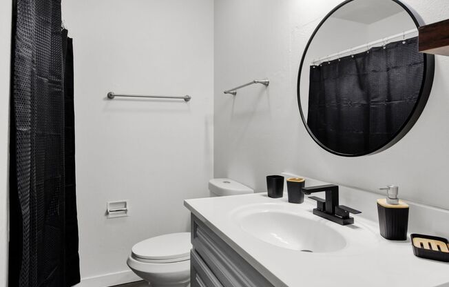 2 beds, 1 bath, 814 sqft, $1,295, Unit 23 E St. Elmo Ave. Unit 112