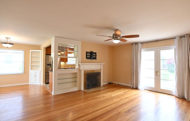 Charming home in Burbank Neighborhood- 3 bed/ 1 bath - 470 MacArthur Ave San Jose, CA 95128