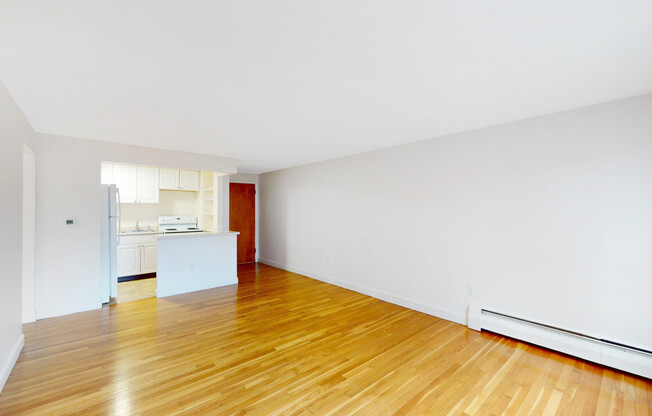 2 beds, 1 bath, 700 sqft, $2,300, Unit 23