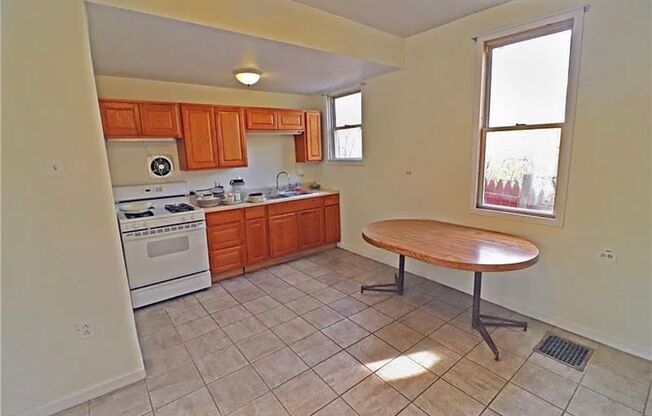 2 beds, 1 bath, $1,200