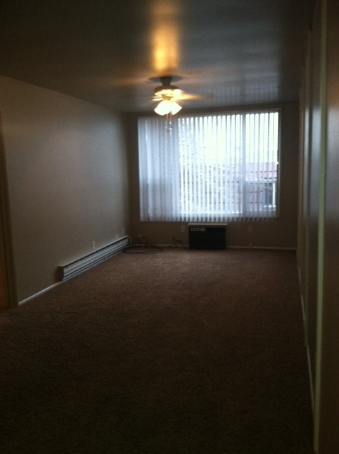 1 bed, 1 bath, 550 sqft, $1,250, Unit 04AS