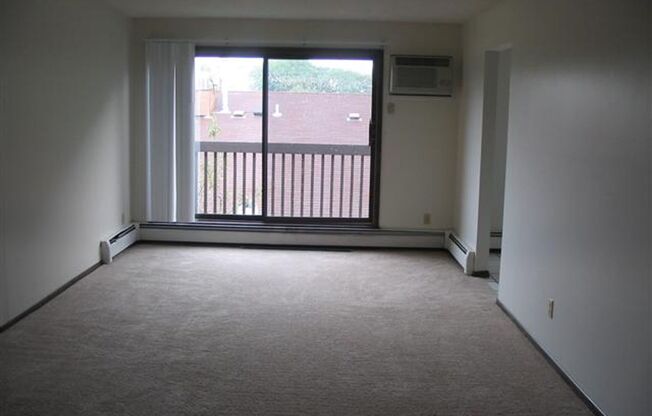1 bed, 1 bath, 694 sqft, $1,150, Unit 25-106