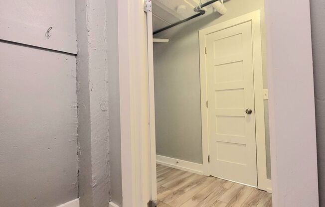 Studio, 1 bath, 275 sqft, $1,190, Unit B5