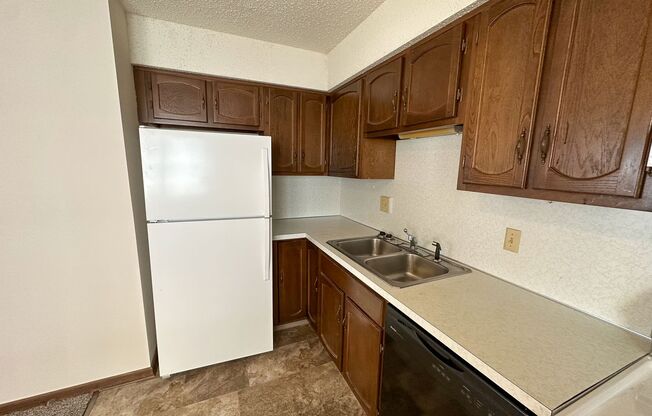 2 beds, 1 bath, 800 sqft, $785