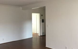 2 beds, 1 bath, 900 sqft, $2,300, Unit 10