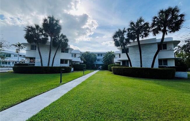 10190 Collins Ave appt 106 (A11983000)