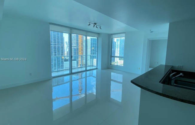 2 bedroom + 2 bath corner unit || MET1