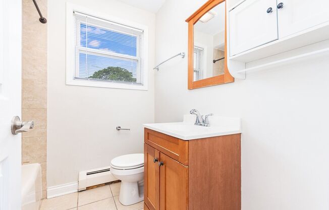 2 beds, 1 bath, $1,795, Unit Apt #3B