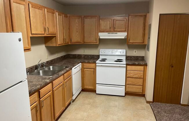 4 beds, 2 baths, $1,410, Unit Apt. #201