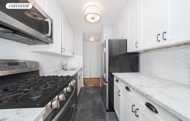 1 bed, 1 bath, 780 sqft, $4,500, Unit 14C