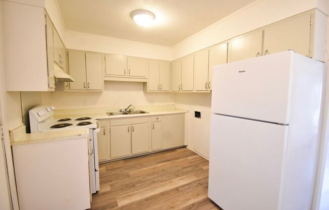 2 beds, 1 bath, $900, Unit 2312 Barrington Cir