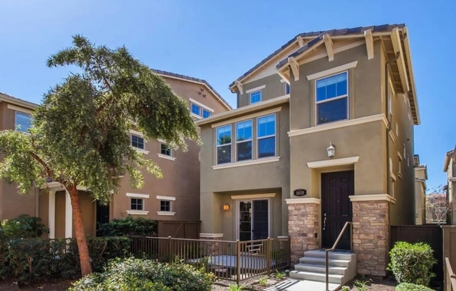1819 LAVENDER LN