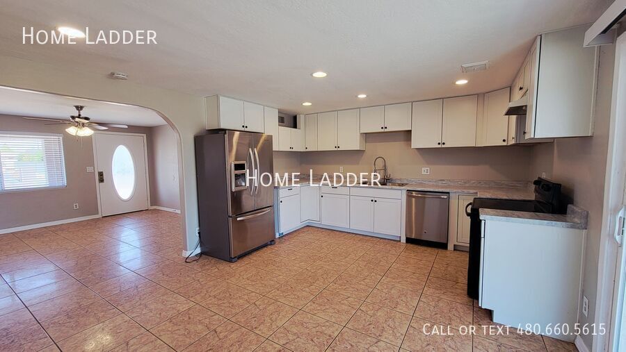 7031 W ALMERIA RD
