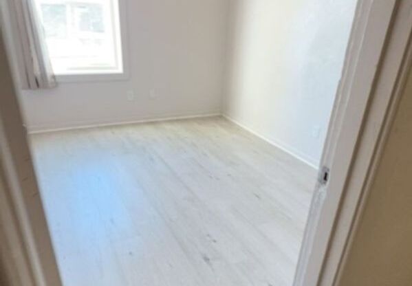 Studio, 1 bath, $1,100, Unit #6