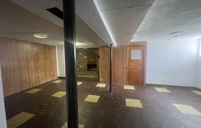 2 beds, 1 bath, 1,413 sqft, $2,300, Unit B