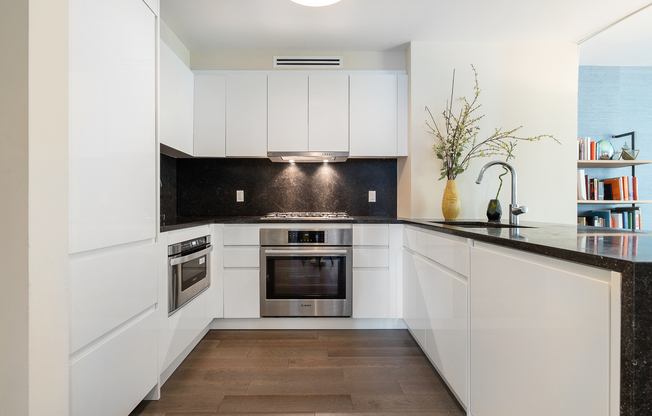 1 bed, 1 bath, 730 sqft, $5,850, Unit 6G