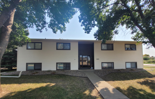 2 beds, 1 bath, 832 sqft, $950, Unit 6801 W Essex - Unit 04