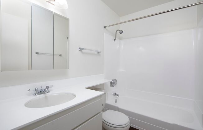 1 bed, 1 bath, 690 sqft, $1,850, Unit 025