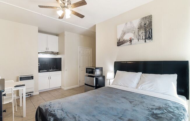 Studio, 1 bath, 121 sqft, $985.42, Unit 301