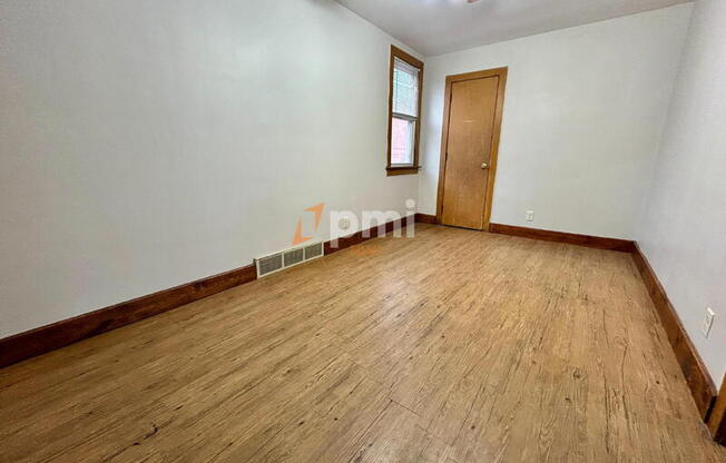 240 DOUGLAS SAINT 1 FLOOR FRONT