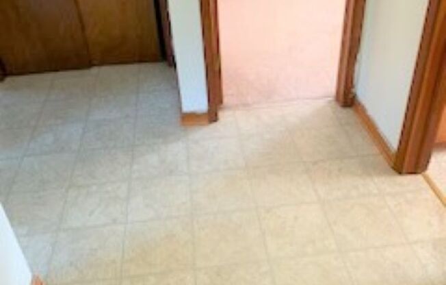 2 beds, 1 bath, 903 sqft, $1,210, Unit I-5